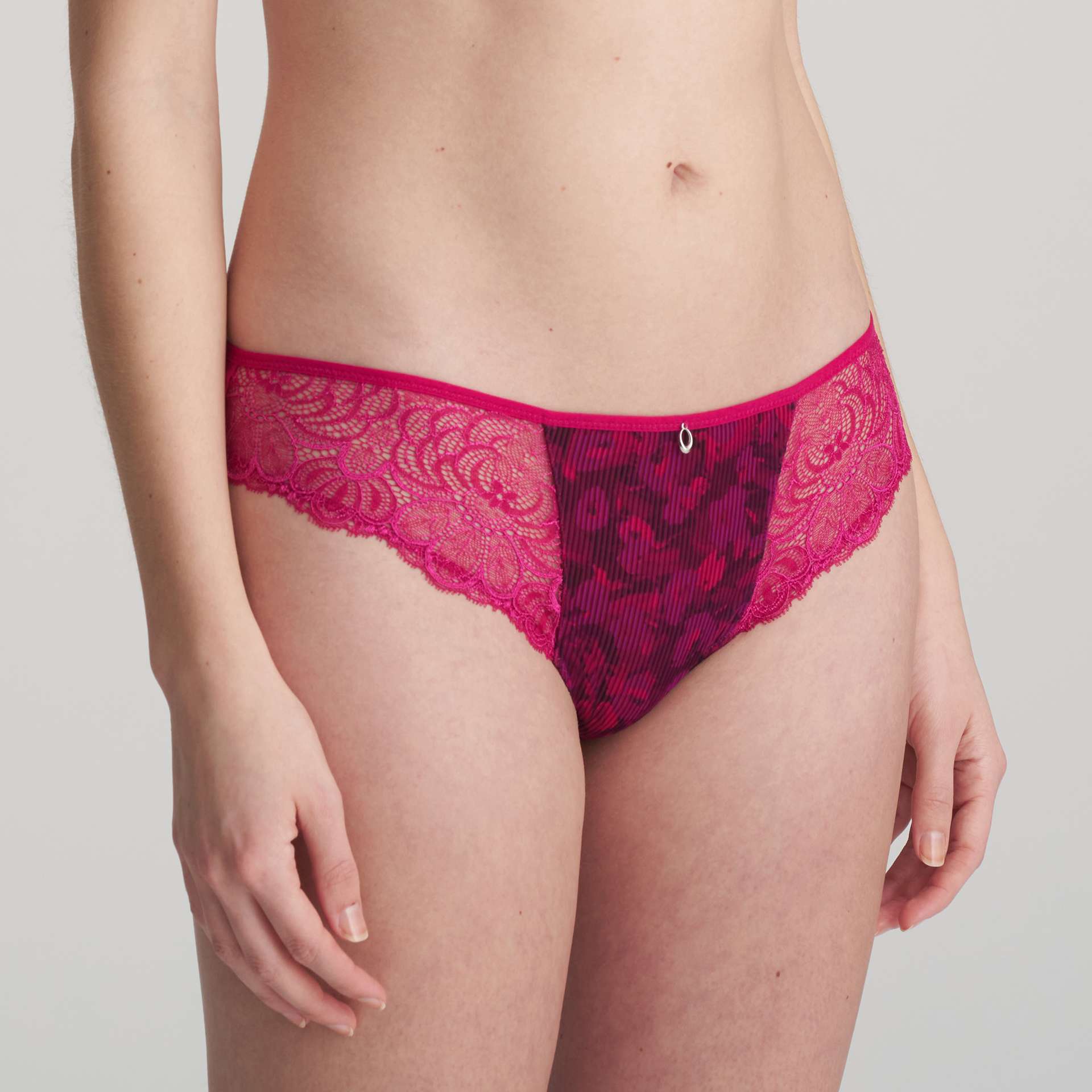 ANNA amarena string ANNA amarena string