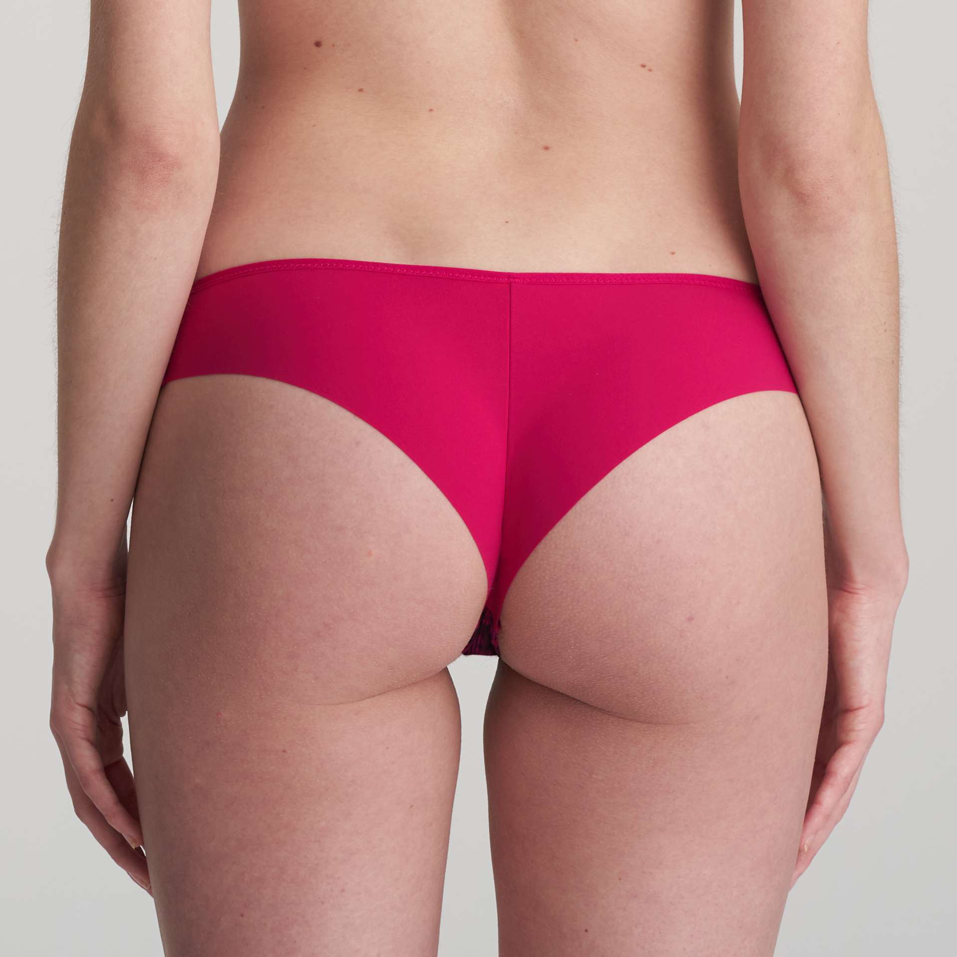 ANNA amarena string ANNA amarena string
