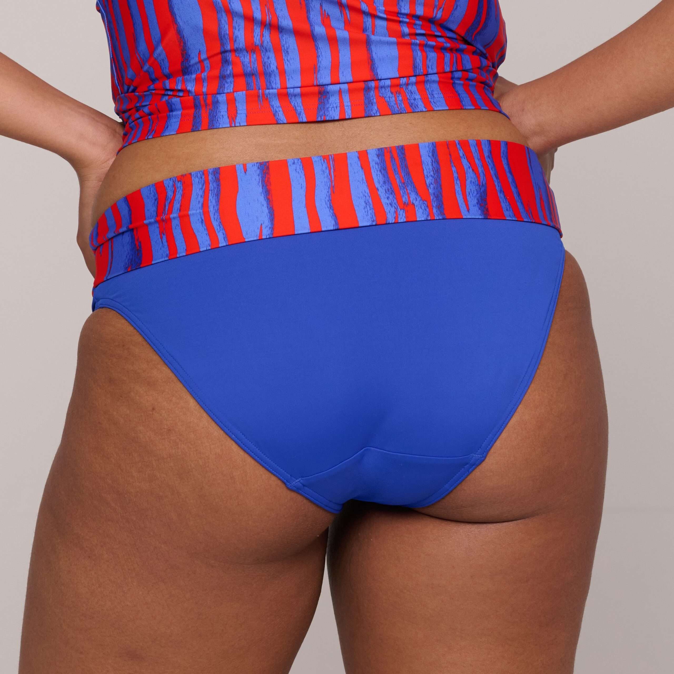 SKUDAI Wild stripes bikini slip met omslag (enkel te koop als setje)
