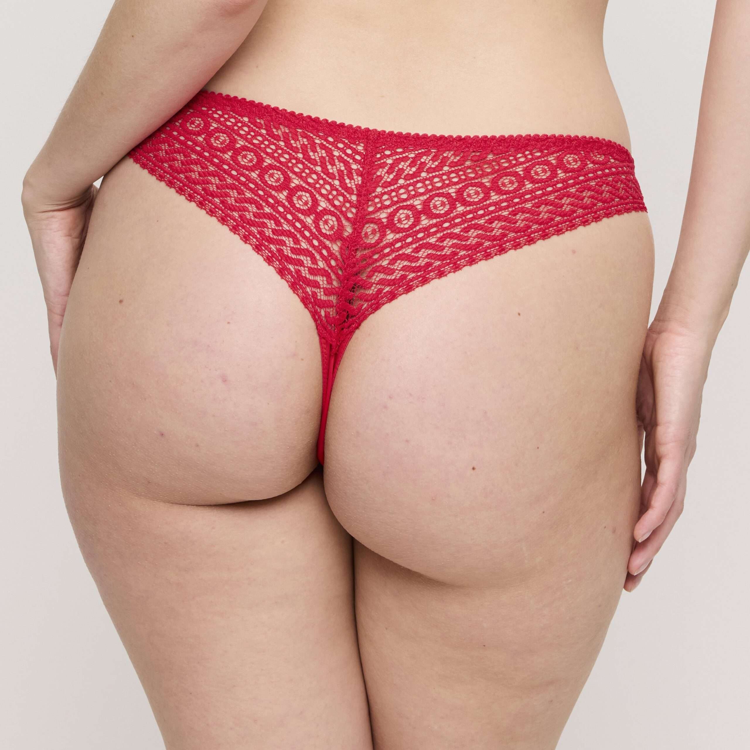 MONTARA true red string