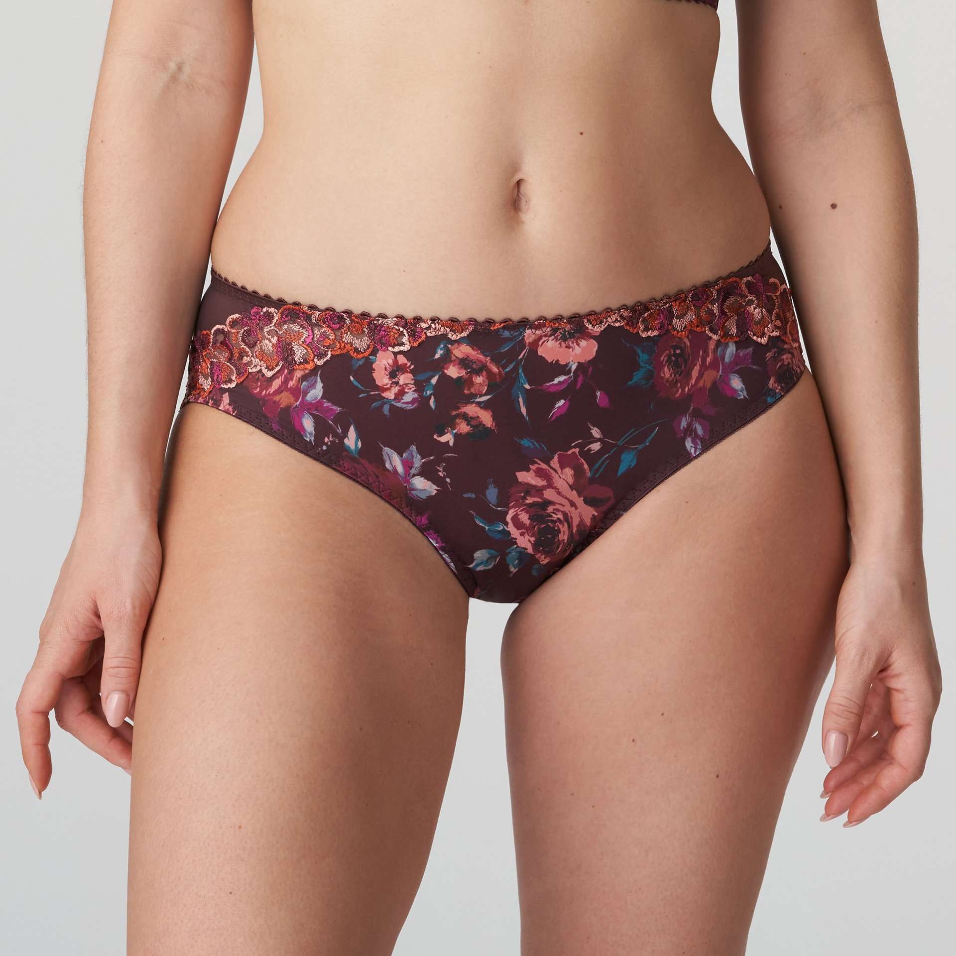 SEVAS aubergine hotpants