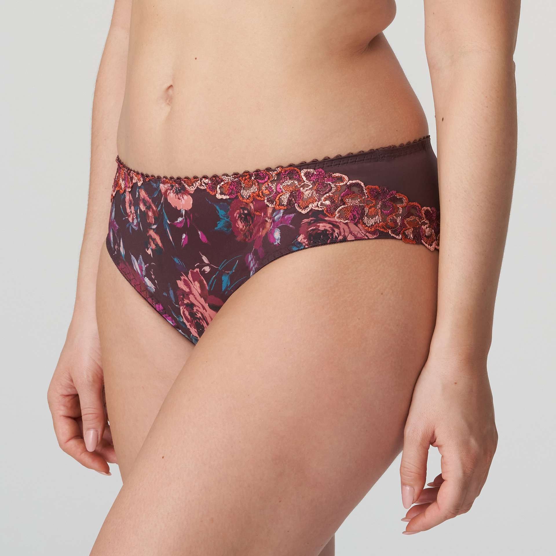 SEVAS aubergine hotpants