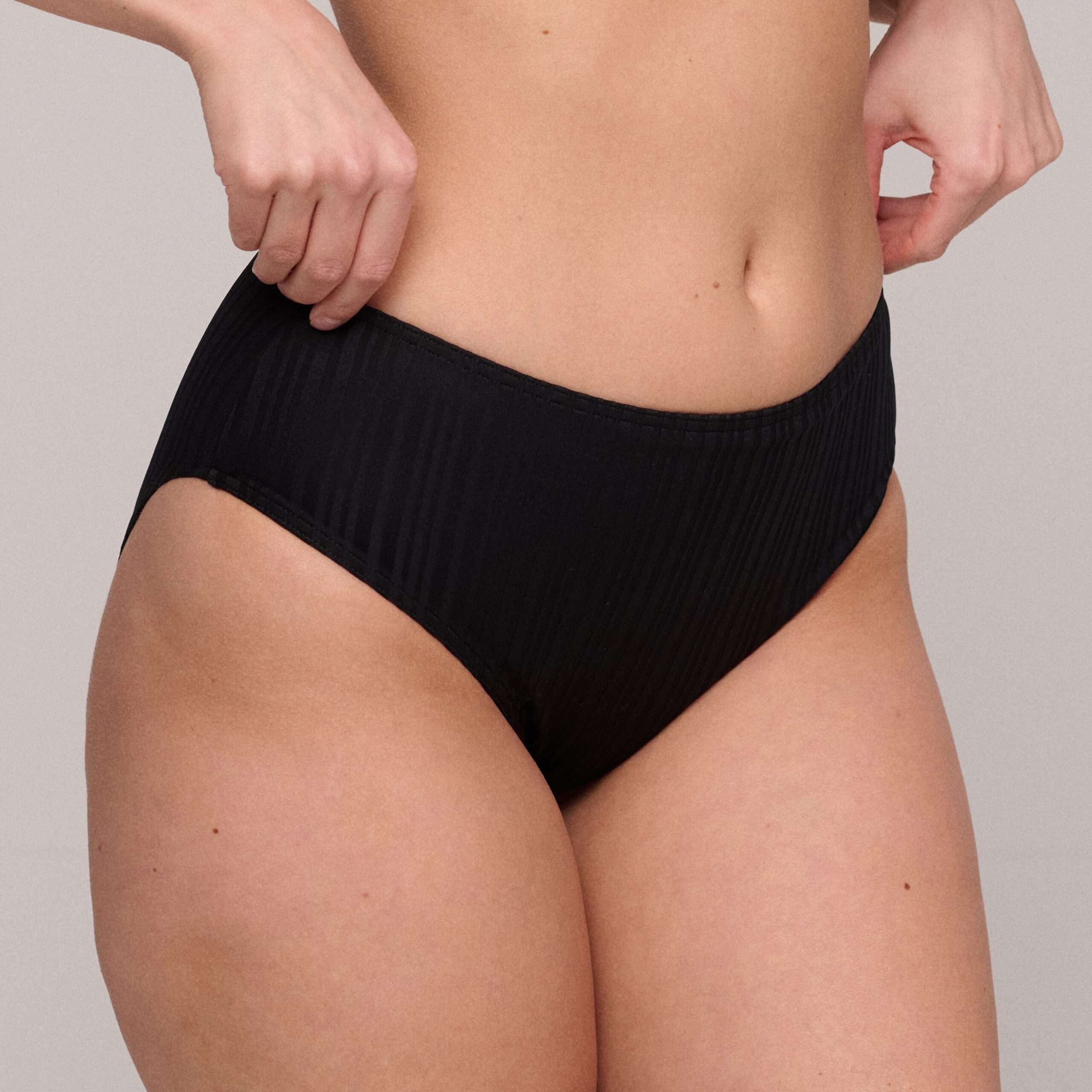 KIRUNA zwart bikini tailleslip