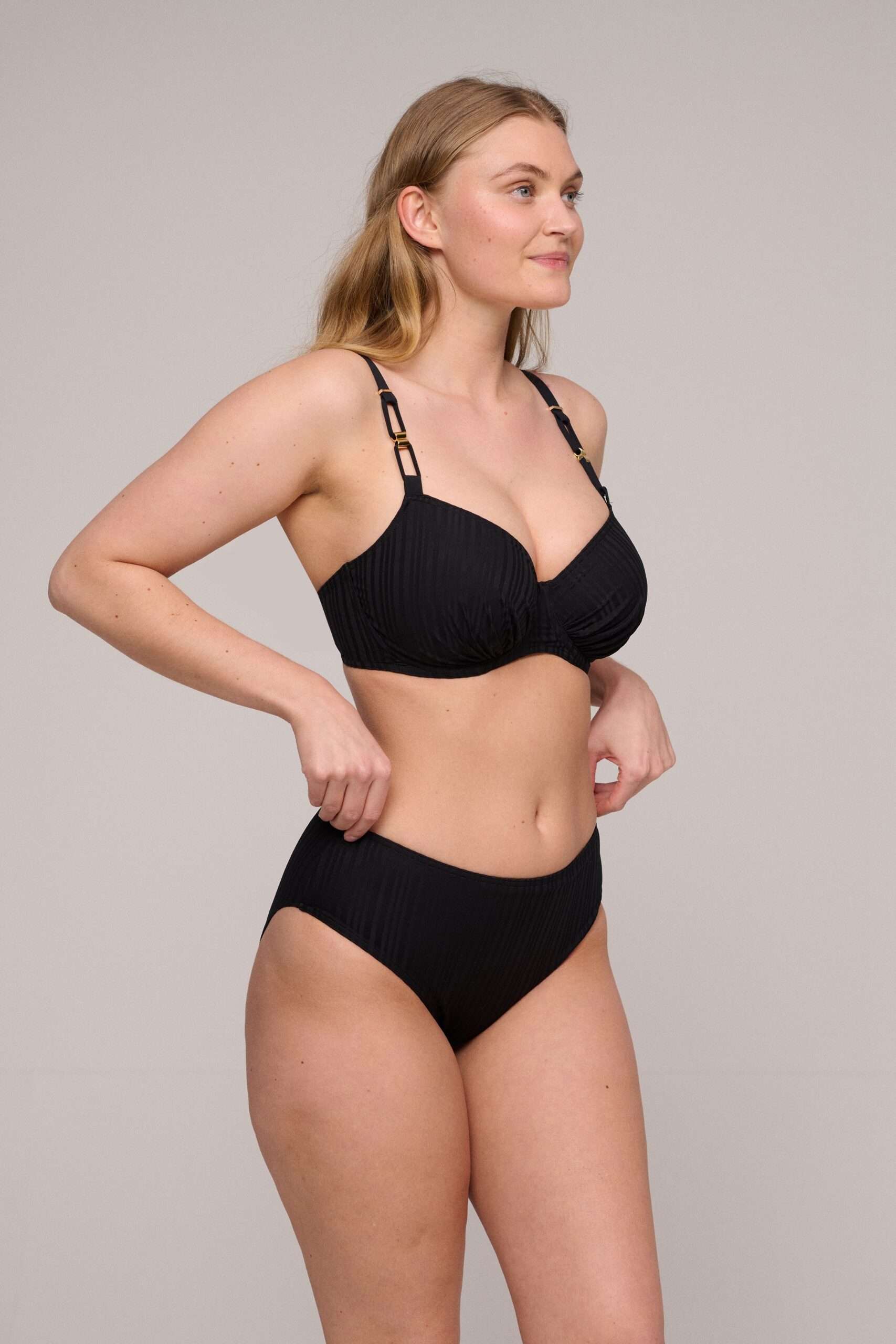 KIRUNA zwart bikini tailleslip