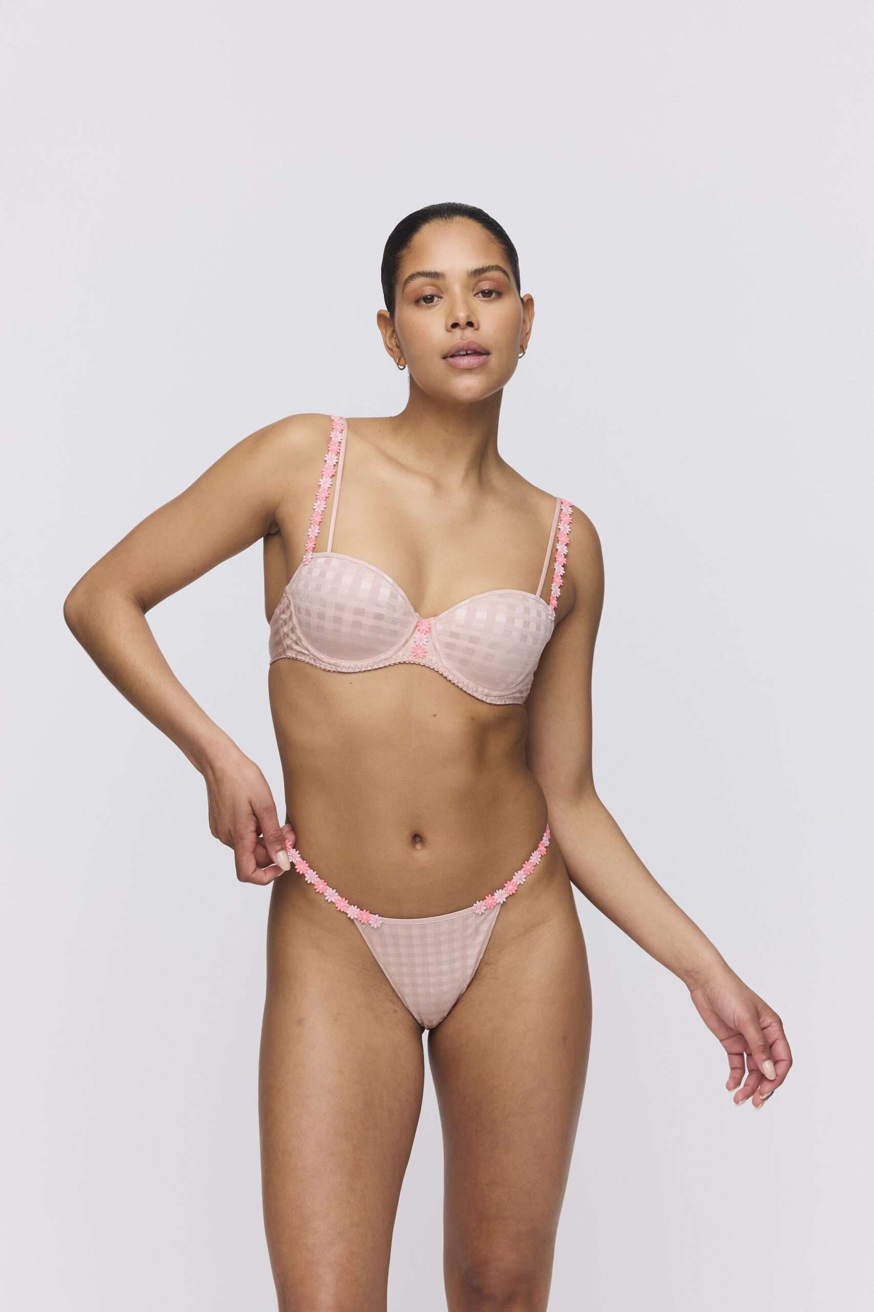 AVERO TINY Powder Rose string