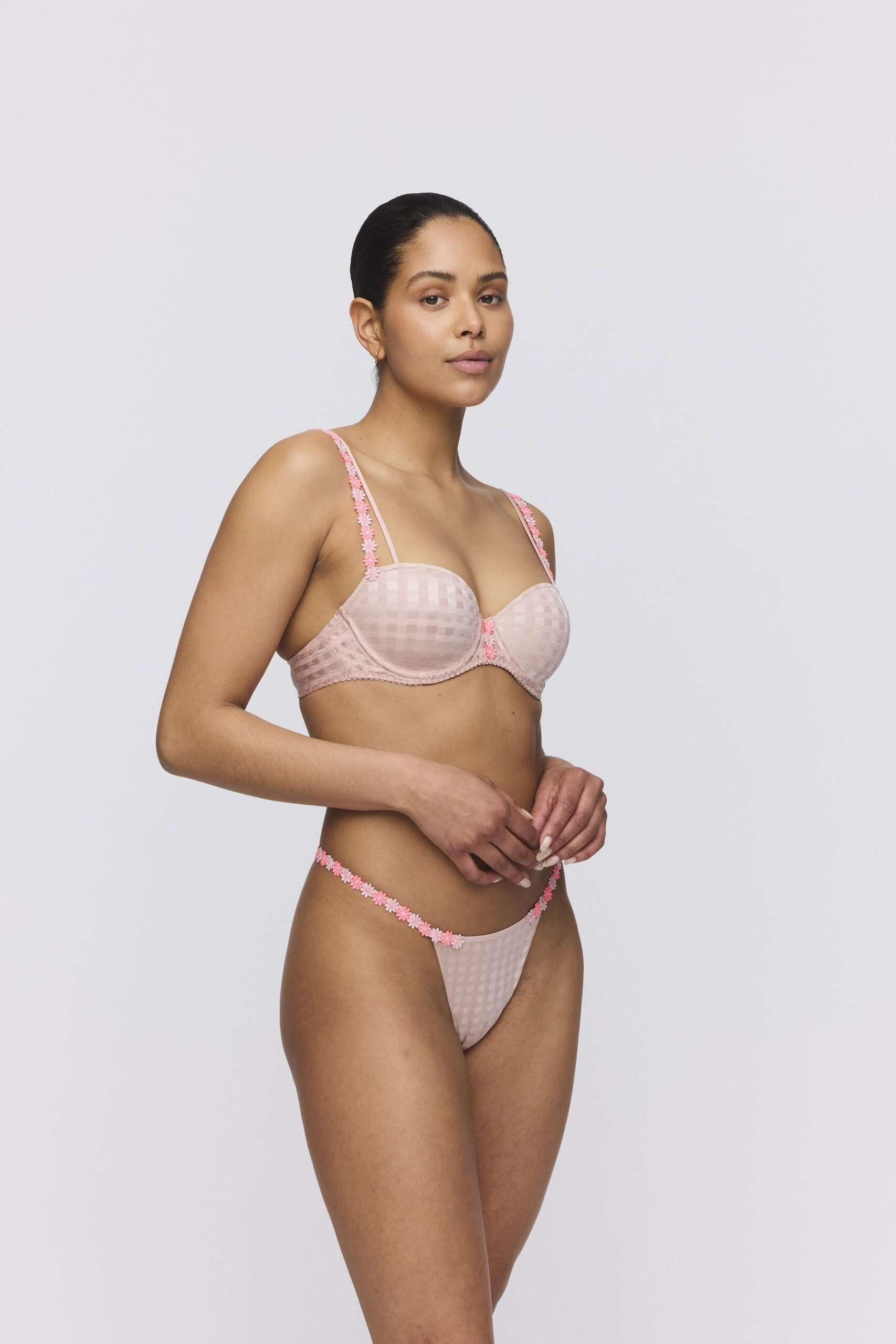 AVERO TINY Powder Rose string