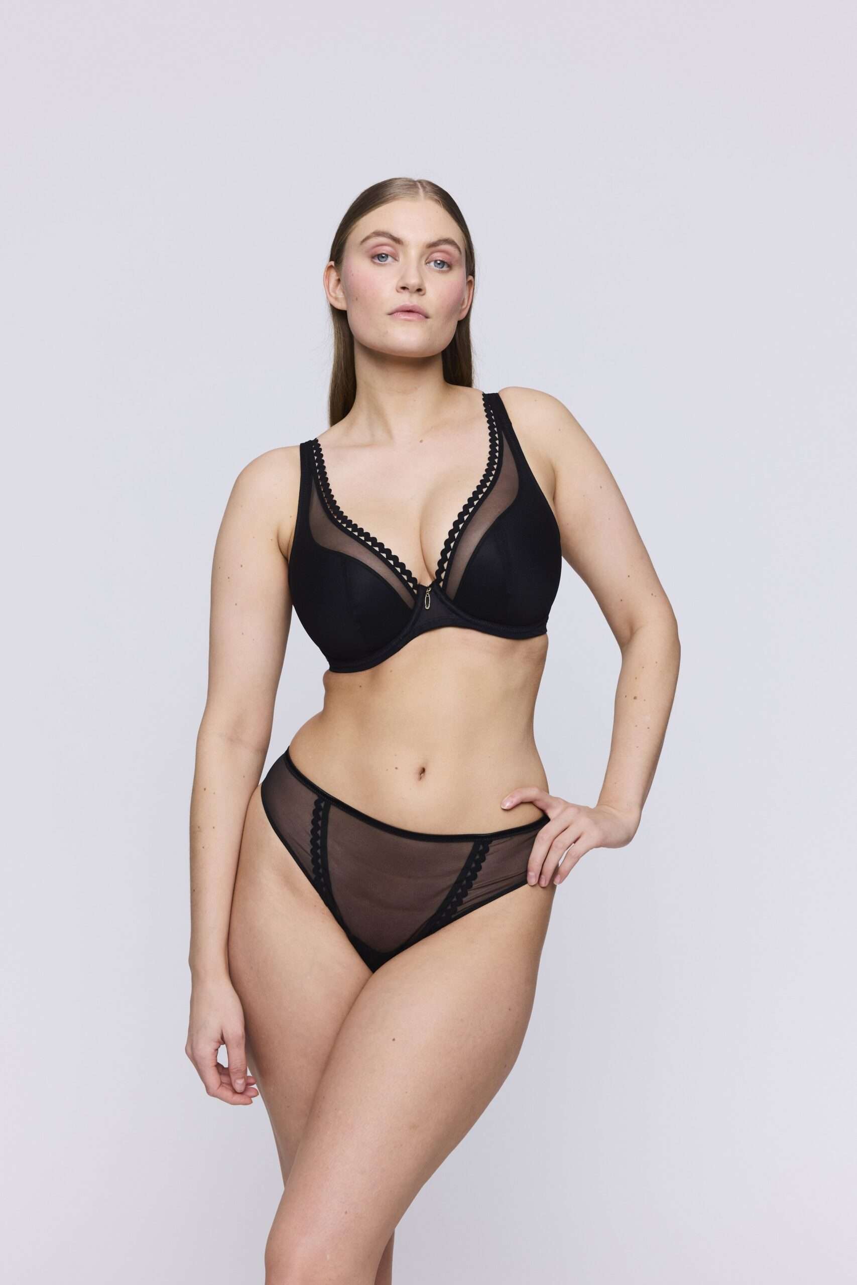 VIVGIRL zwart plunge bh halve mousse cups VIVGIRL zwart plunge bh halve mousse cups