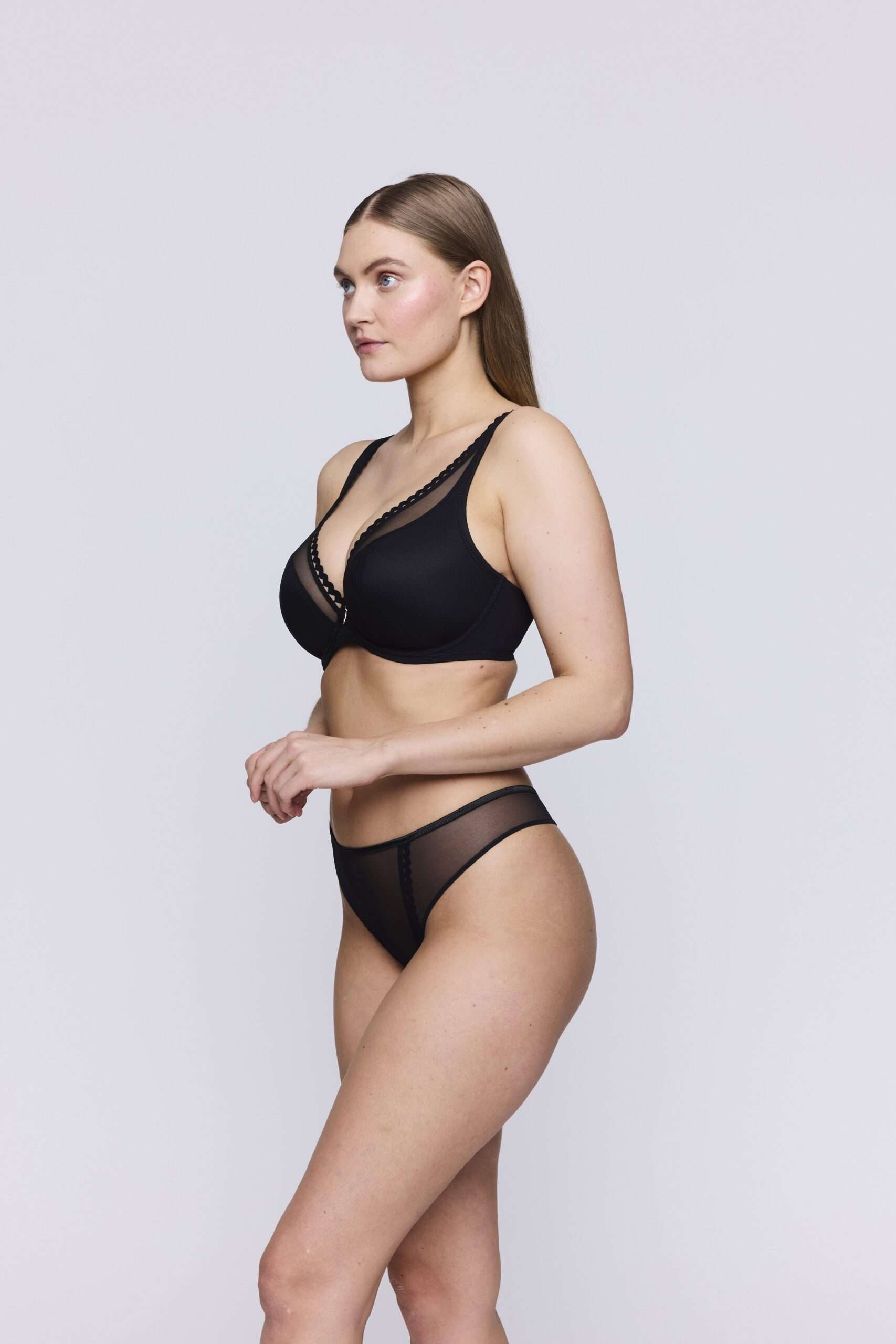VIVGIRL zwart plunge bh halve mousse cups VIVGIRL zwart plunge bh halve mousse cups