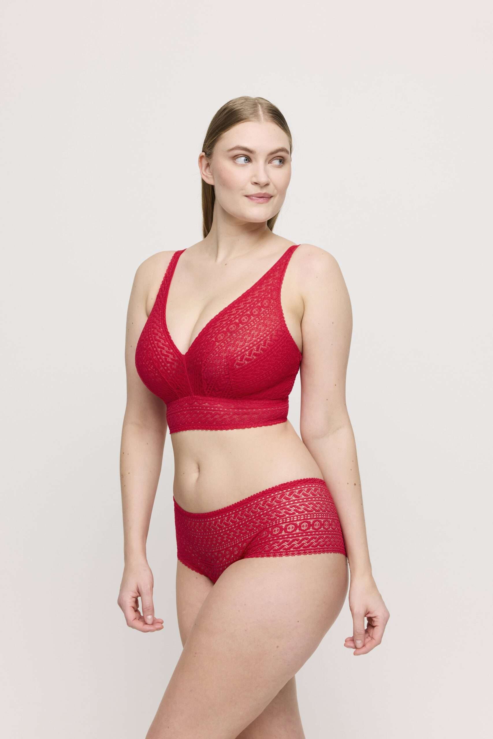 MONTARA true red luxe string