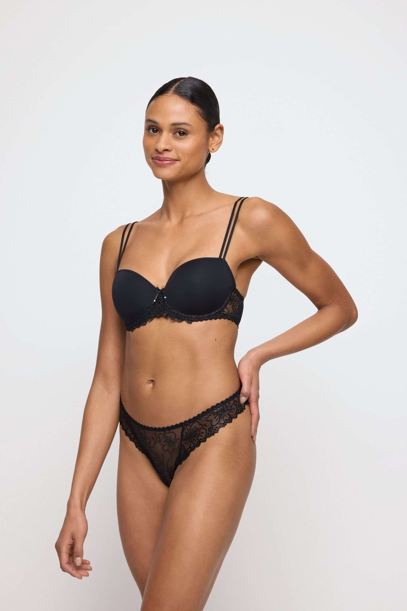 JANE zwart string JANE zwart string