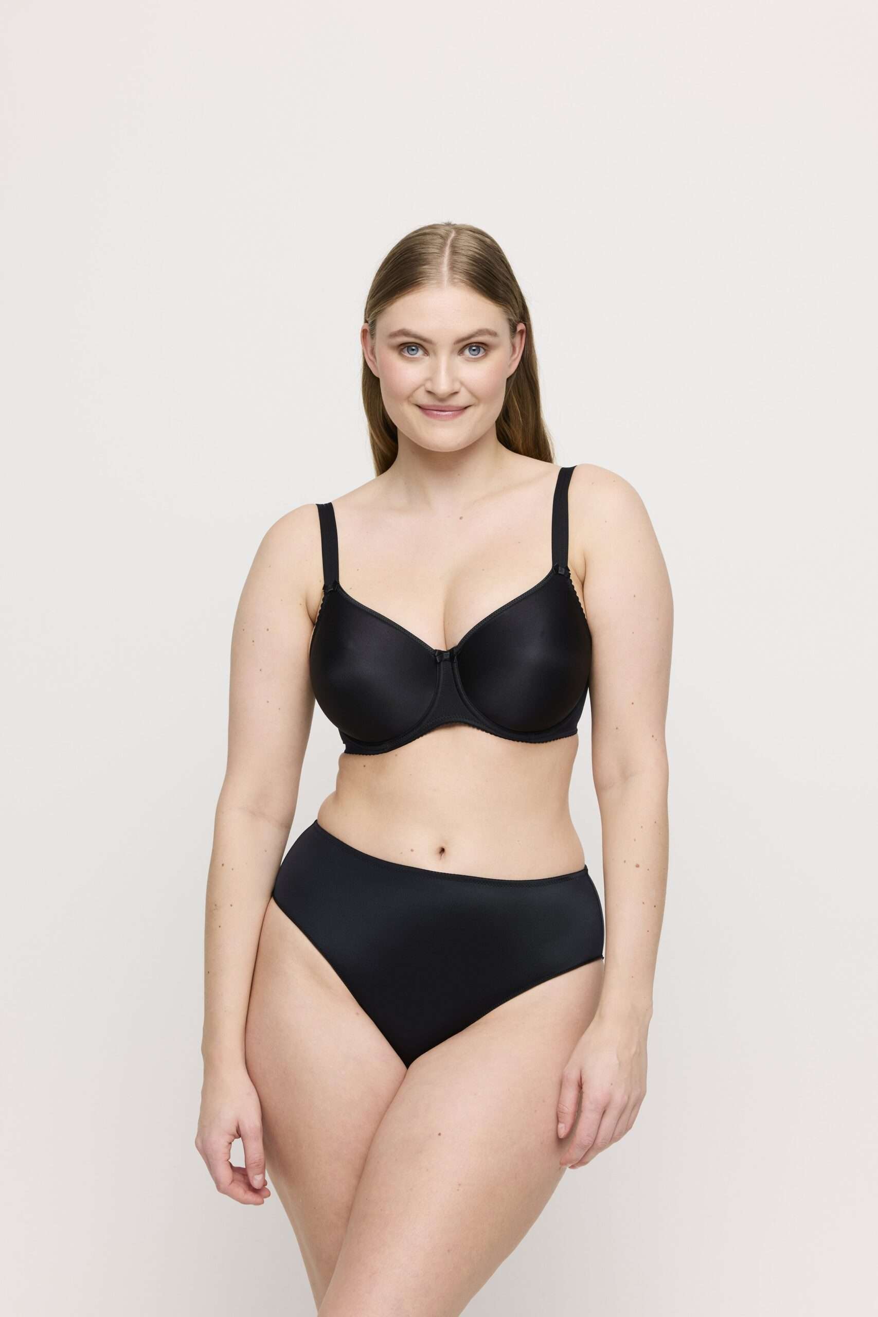 SATIN zwart naadloze beugelbh SATIN zwart naadloze beugelbh