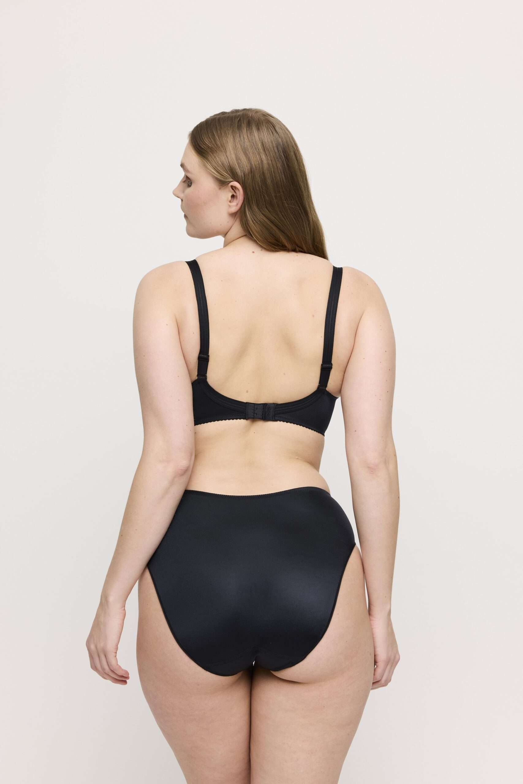 SATIN zwart naadloze beugelbh SATIN zwart naadloze beugelbh