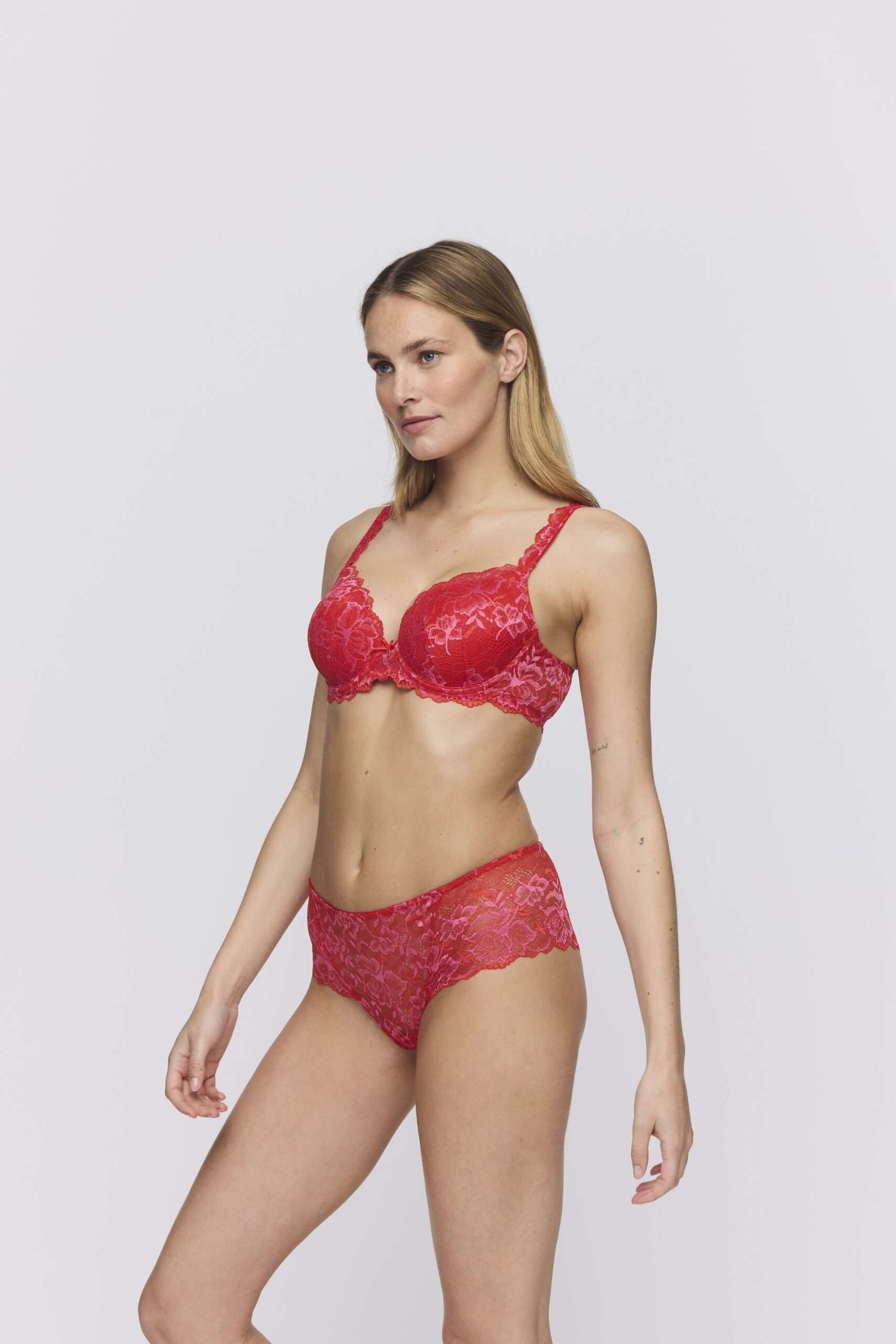 MANYLA Pixie Red hotpants