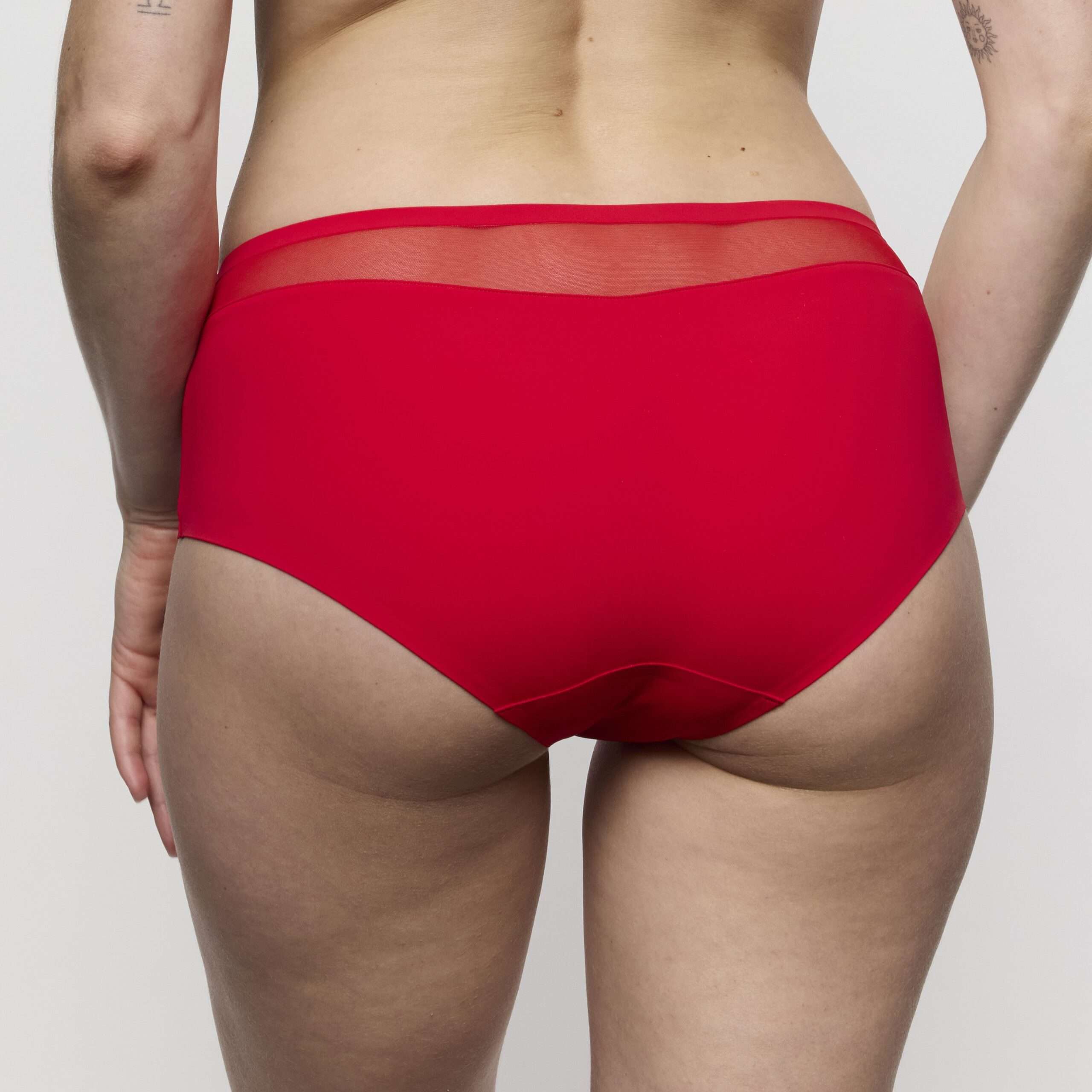LOUIE true red short