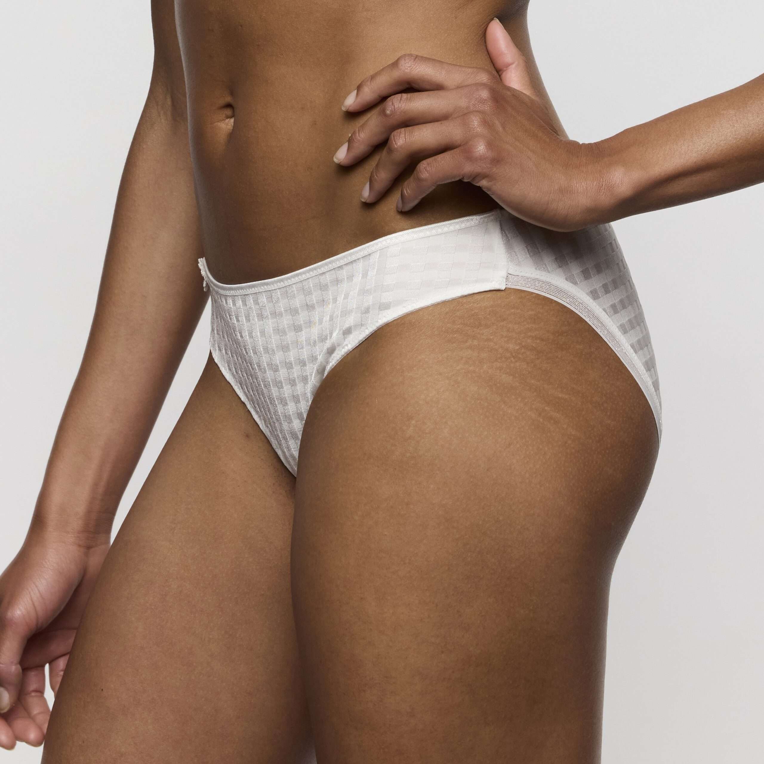 AVERO Ivory Petal rioslip