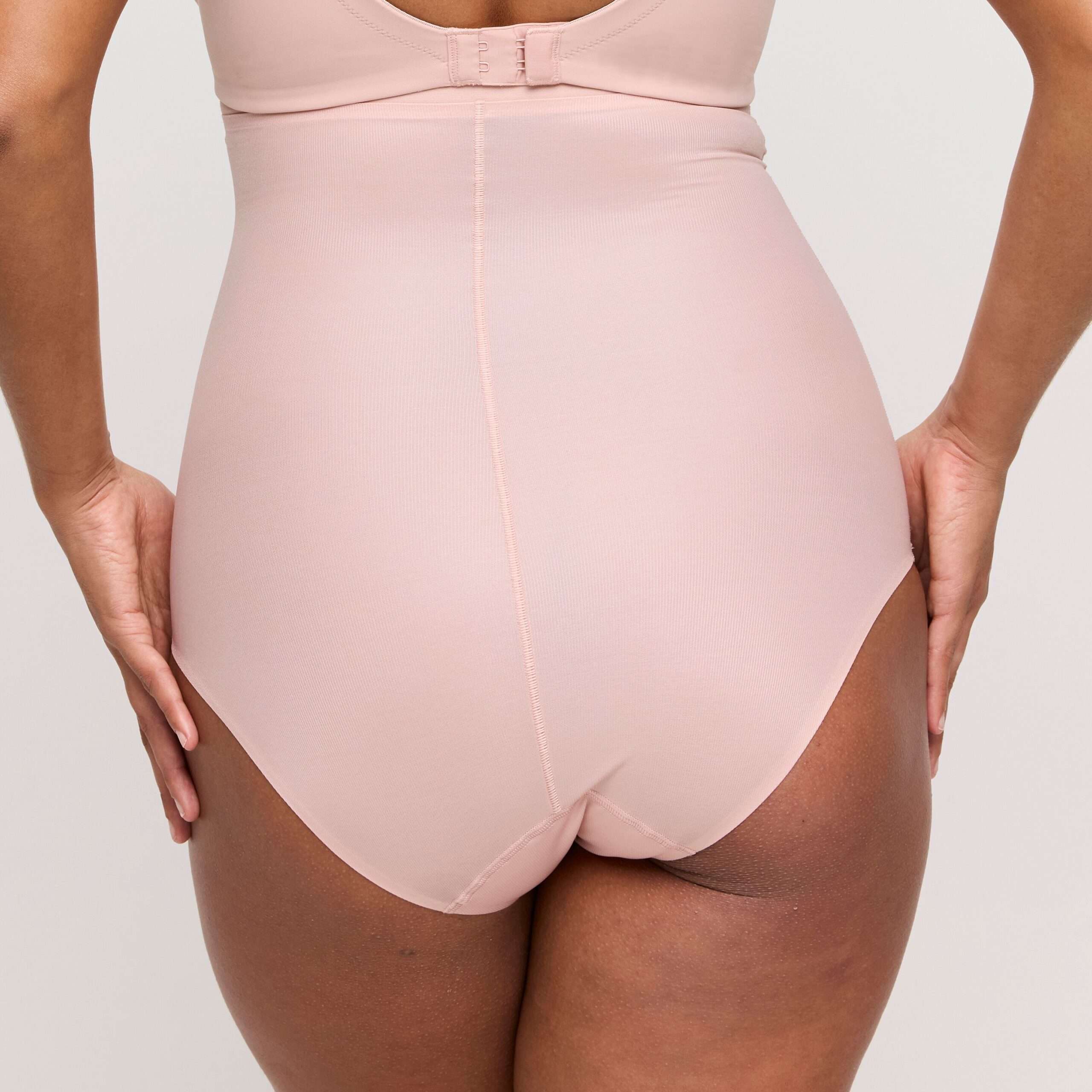 FIGURAS Powder Rose corrigerende tailleslip FIGURAS Powder Rose corrigerende tailleslip