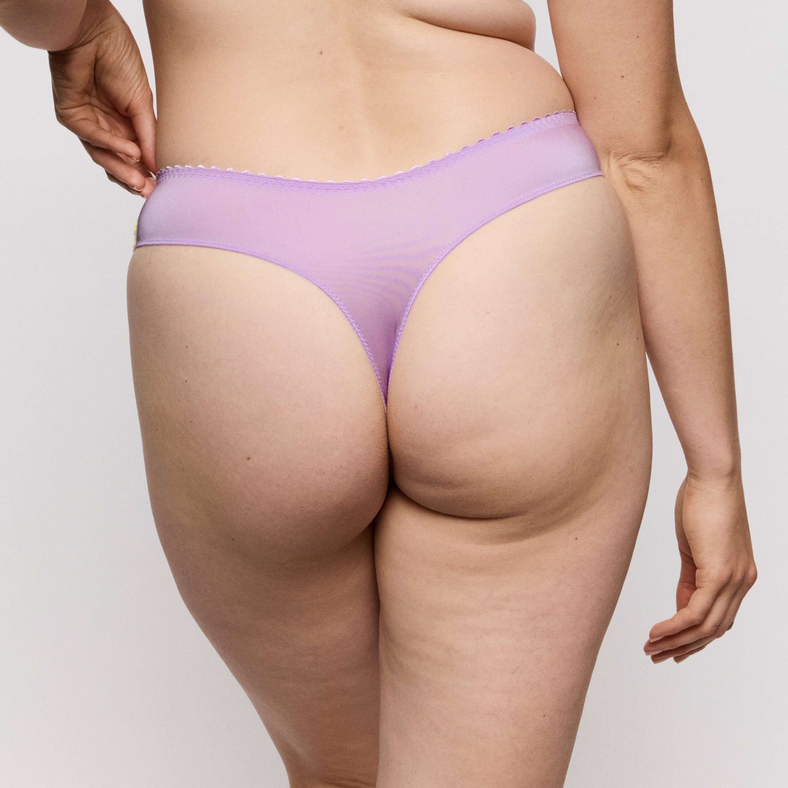 IXIA Wisteria string