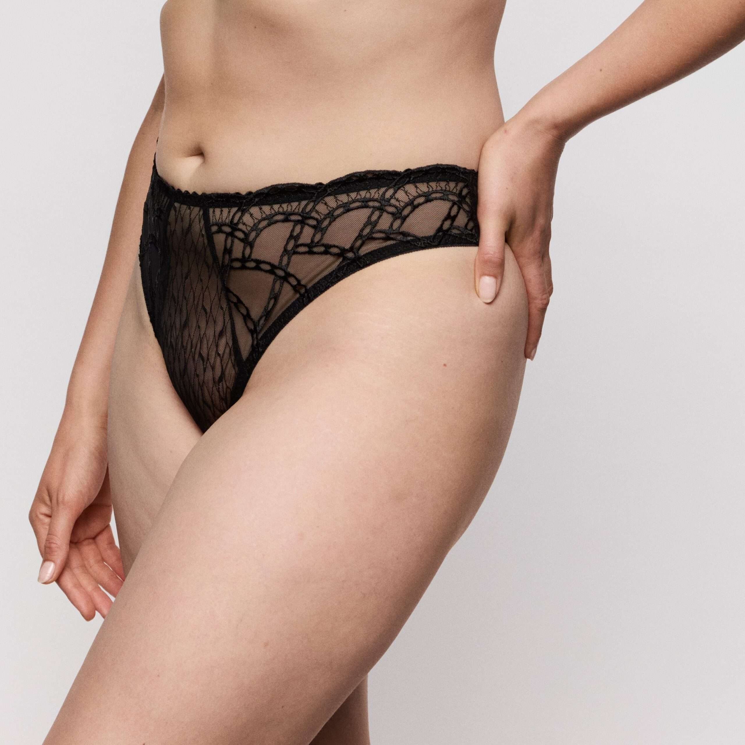NAICA zwart string