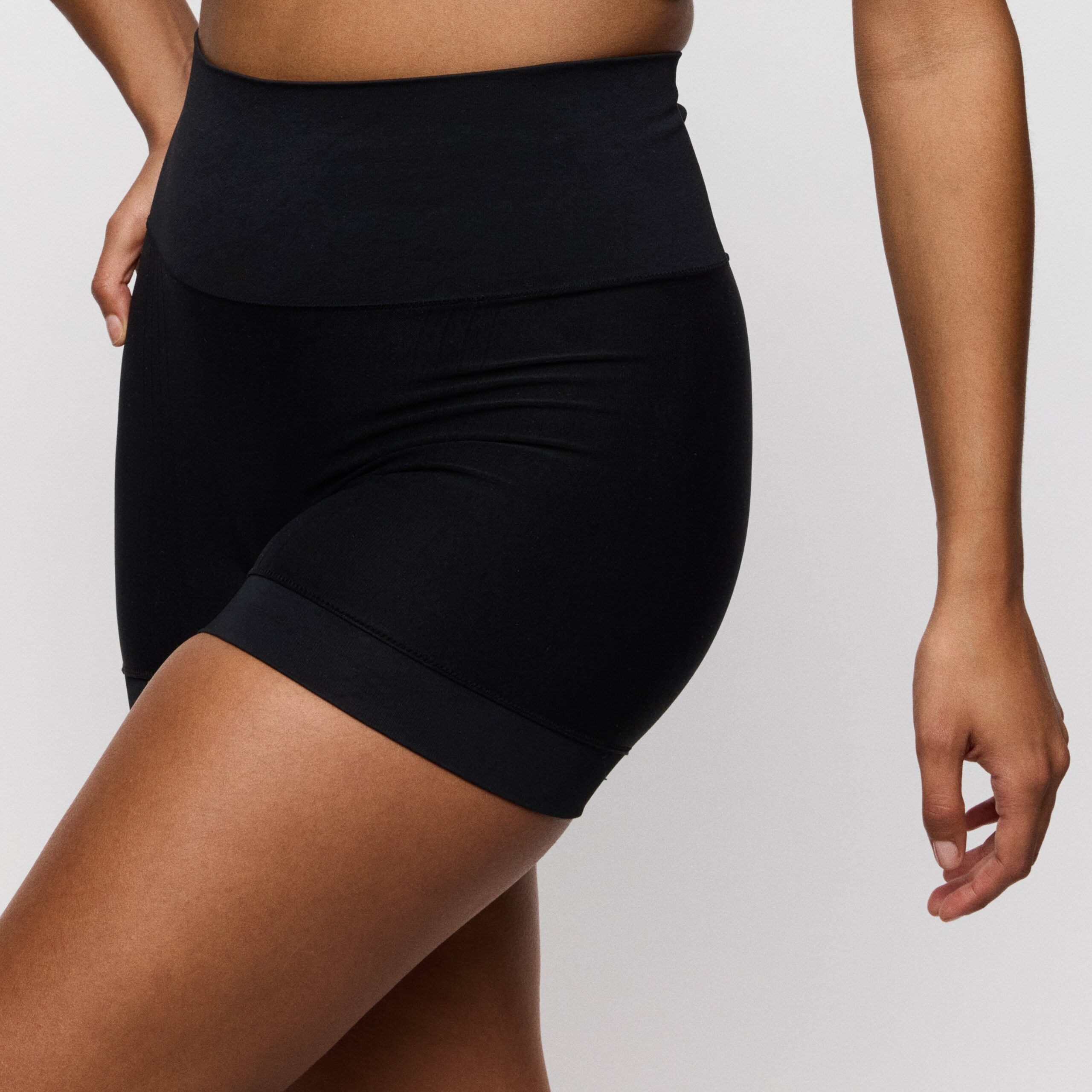 NUDDA zwart corrigerende shorts