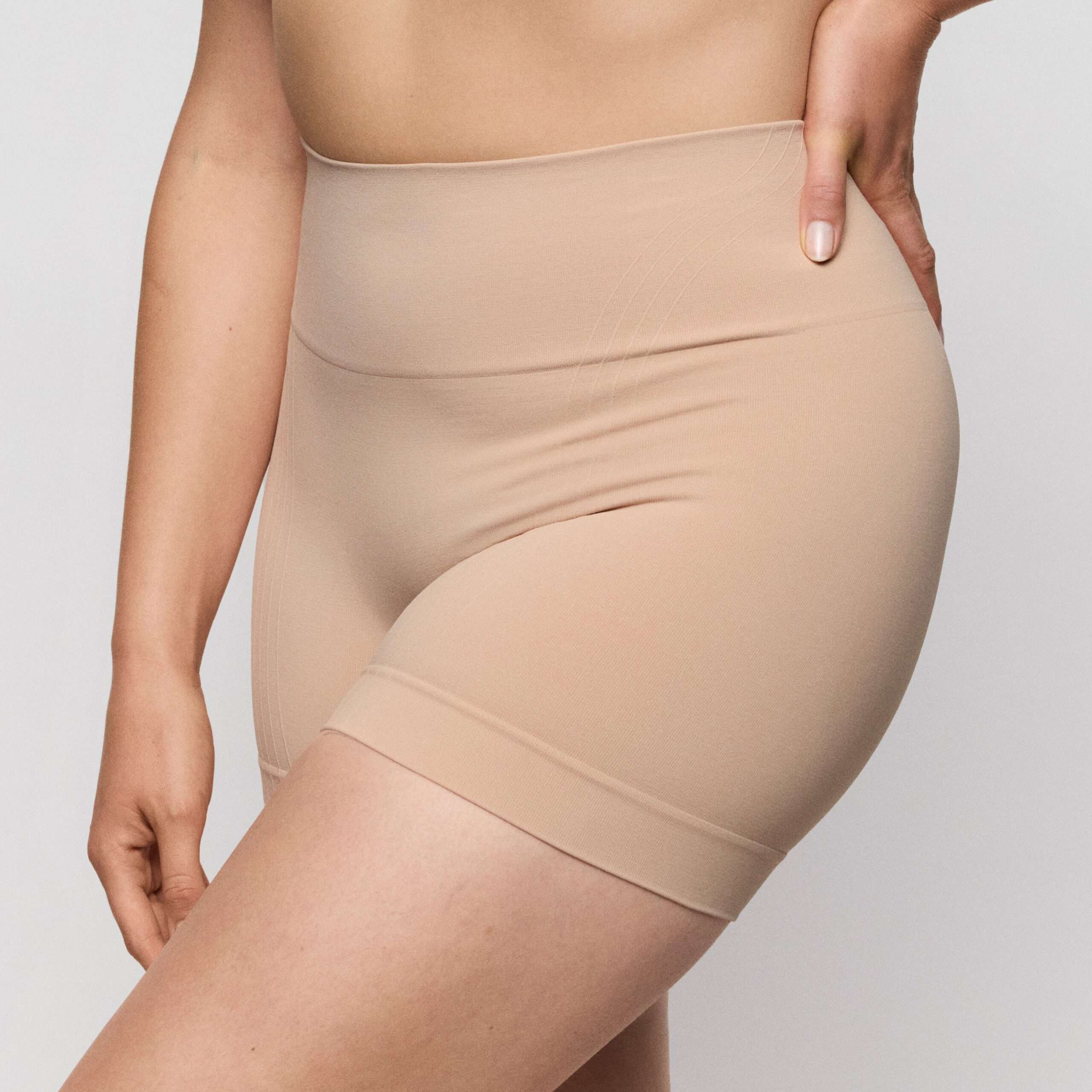 NUDDA caffé latte corrigerende shorts
