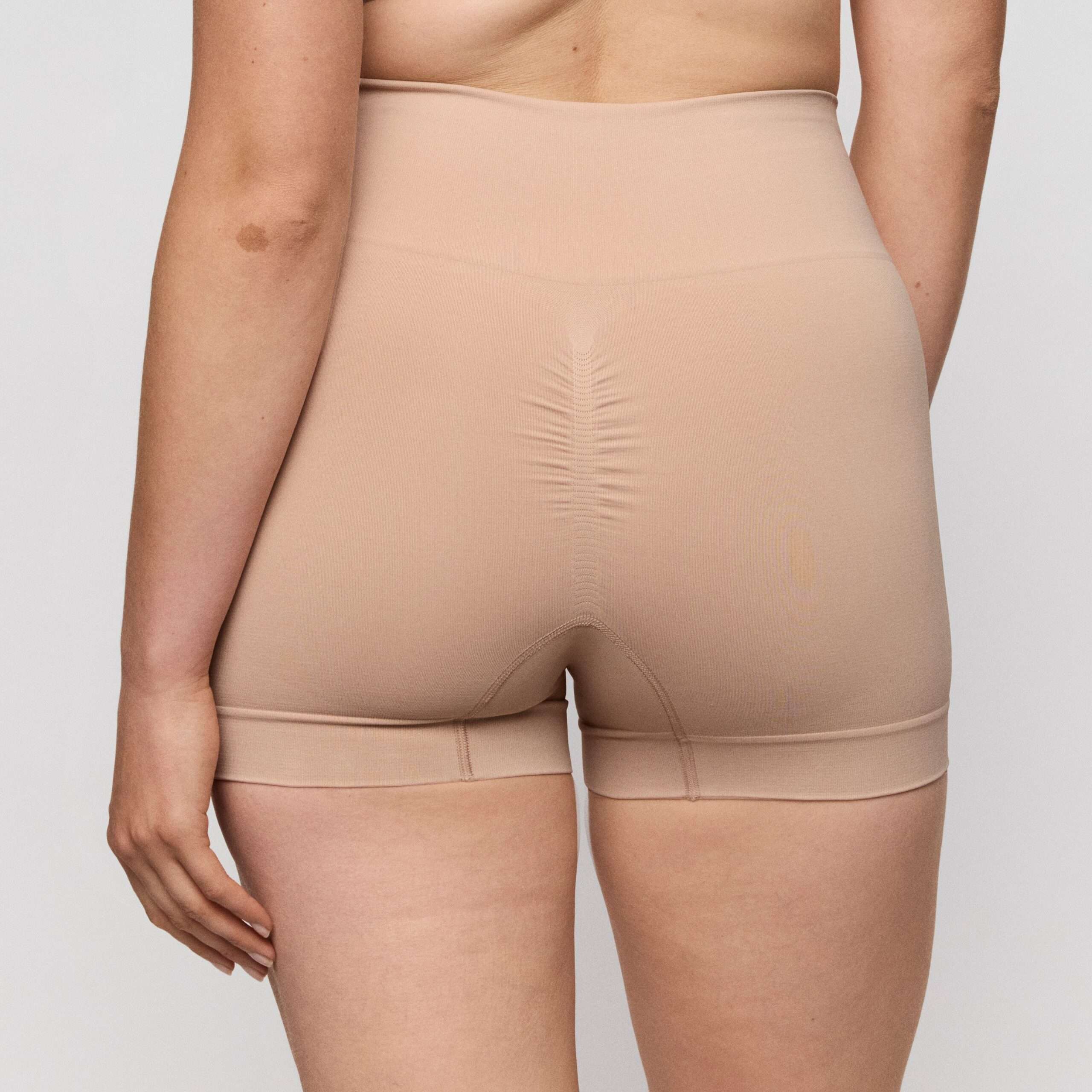 NUDDA caffé latte corrigerende shorts